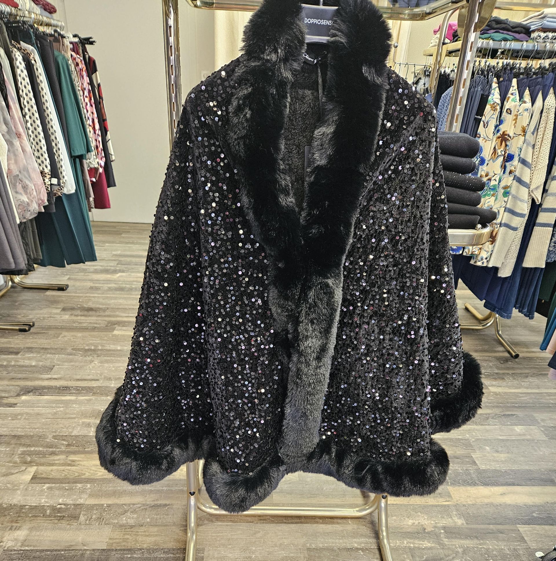 Elena Di Francesco Jacke auf Kleiderbügel