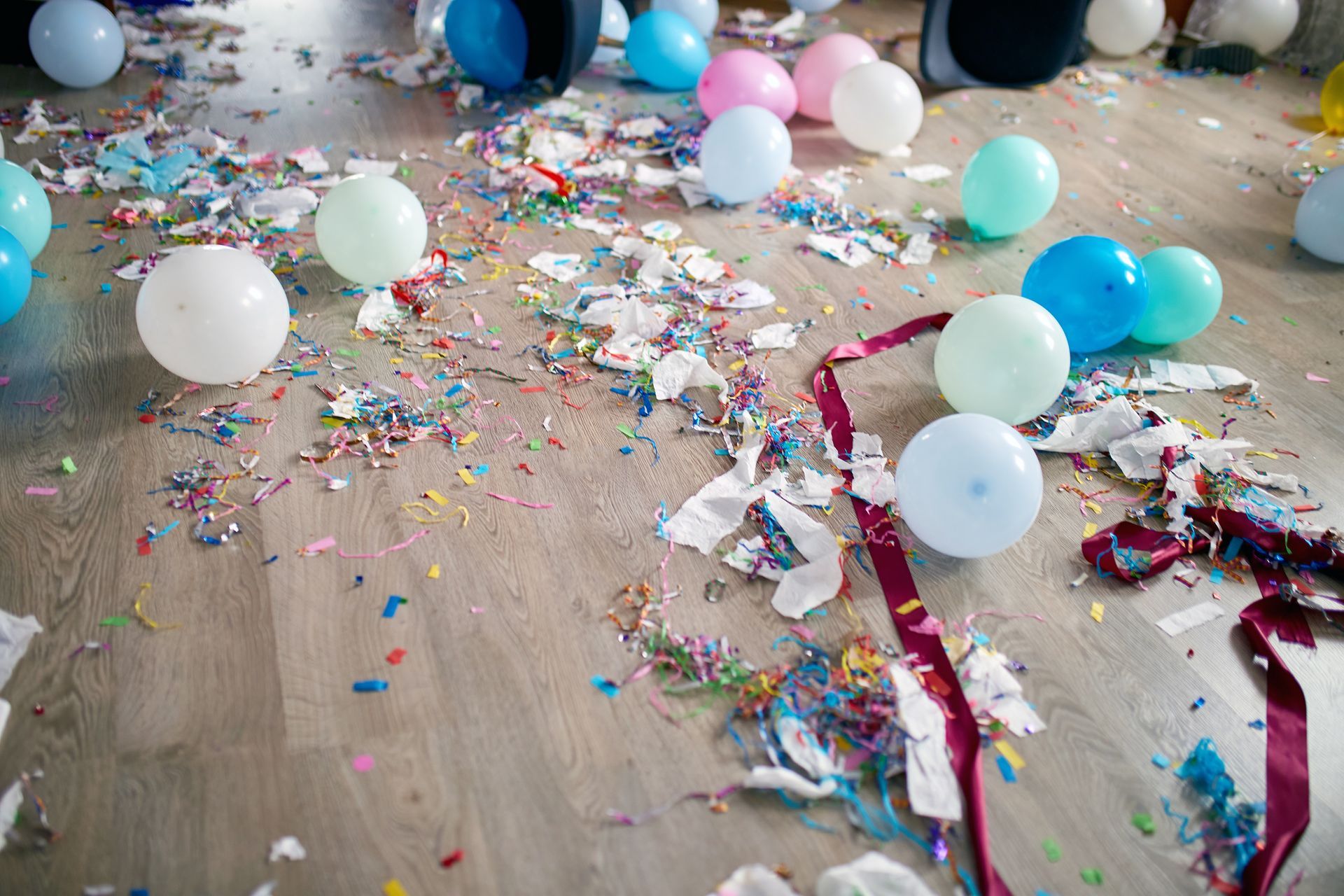 Des déchets laissés au sol après une fête
