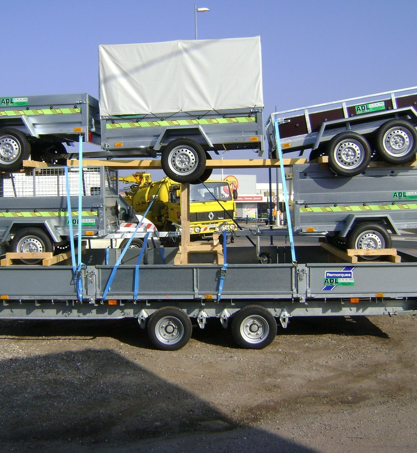 Des remorques empilées