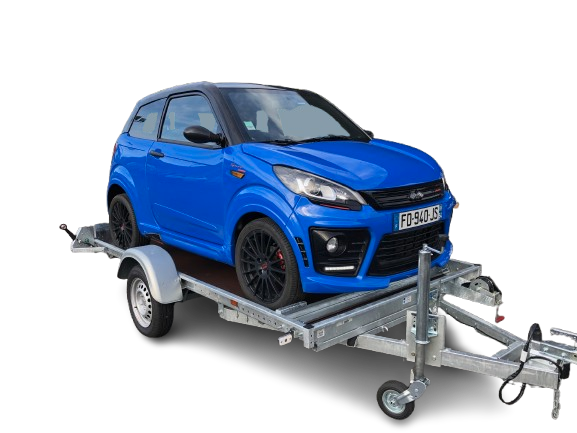 Une voiture bleue sur une remorque