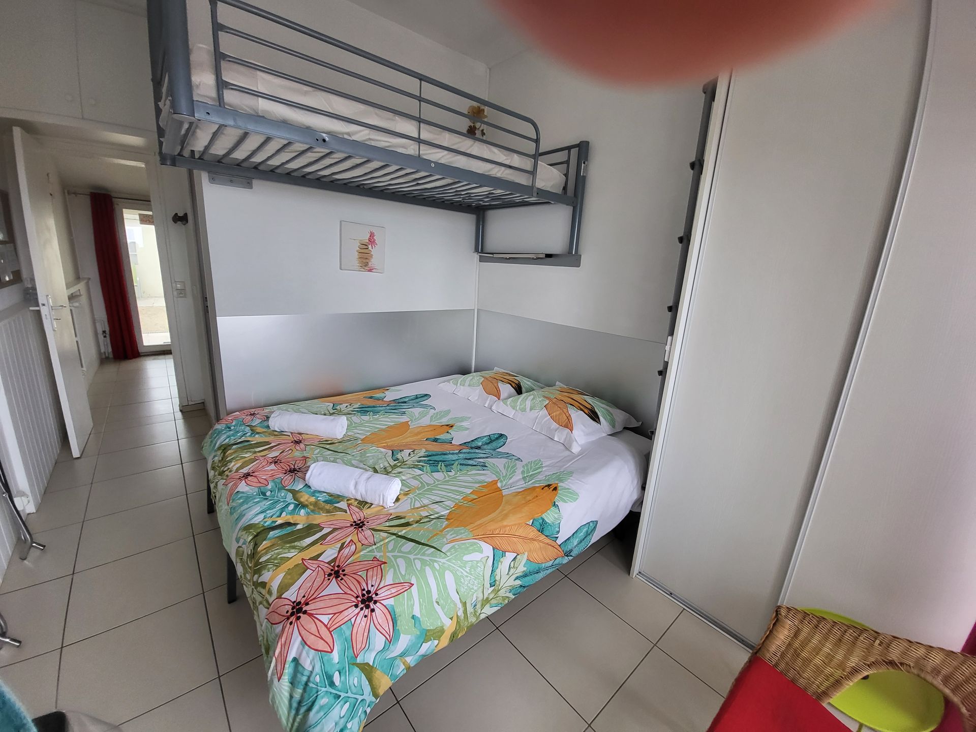 Chambre avec lit double