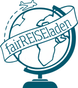 Das Logo des Fairreiseladens ist ein Globus mit einem Banner darum.