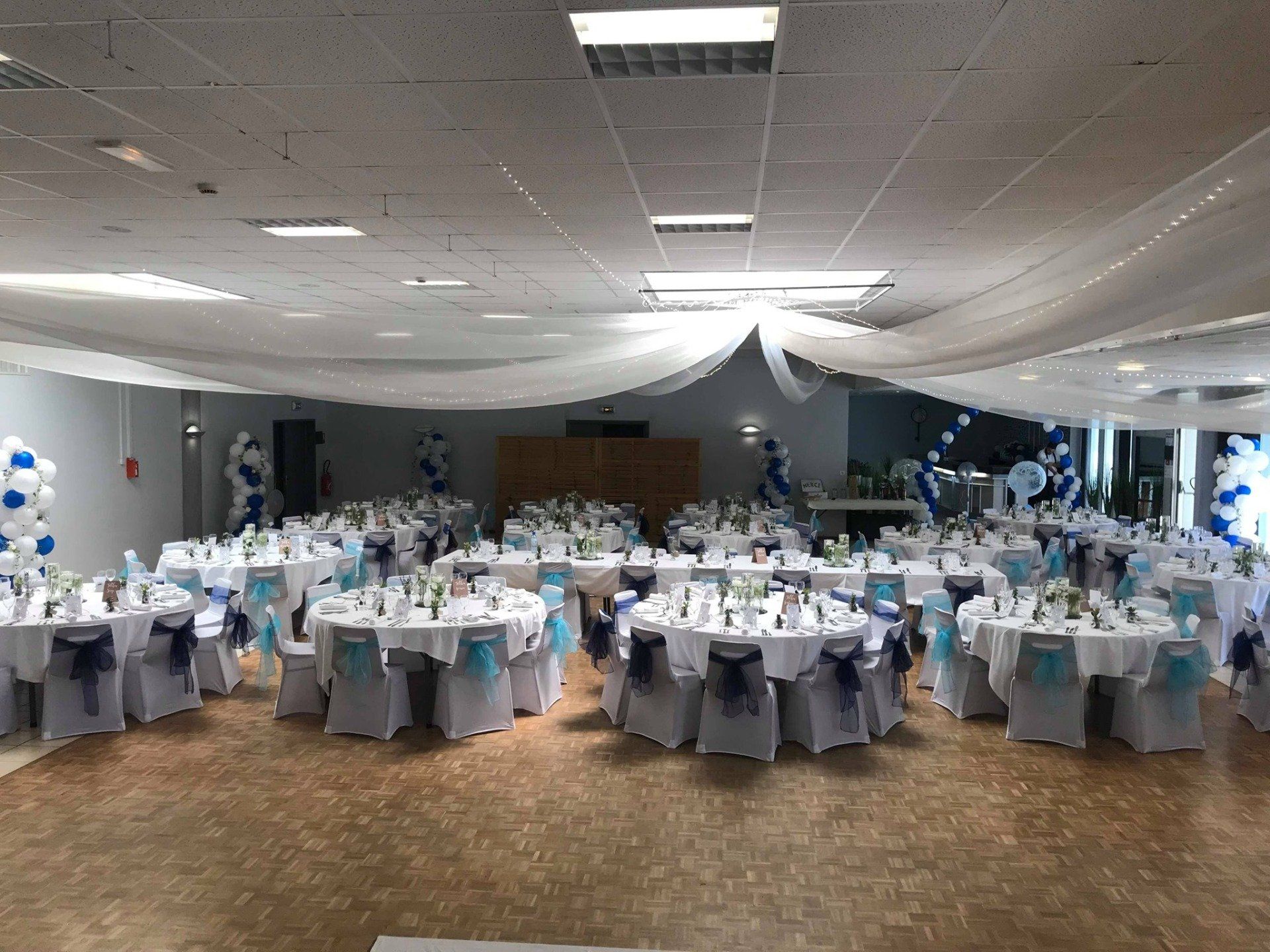 300 personnes assises