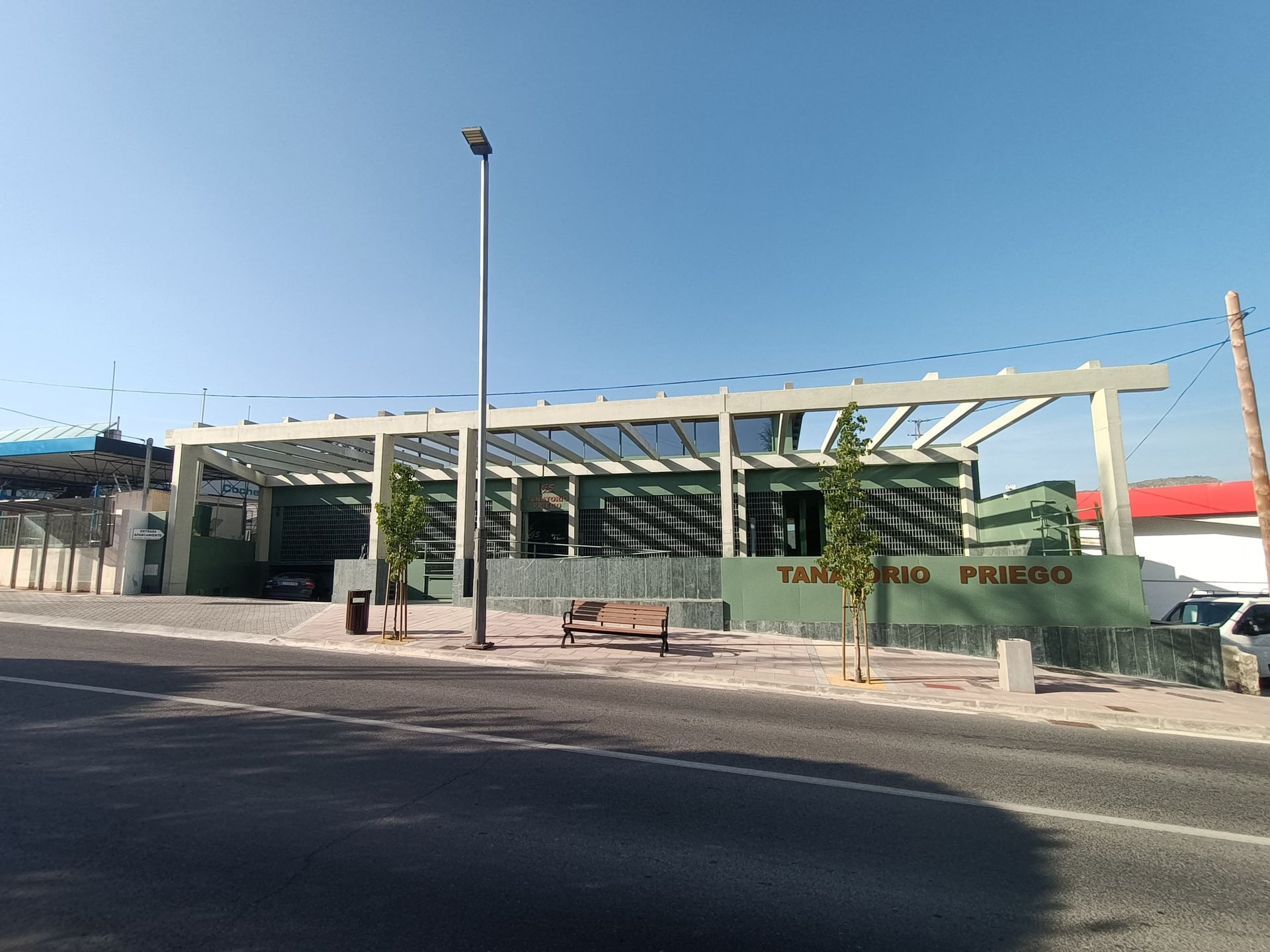 Un edificio con la palabra museo en el costado.