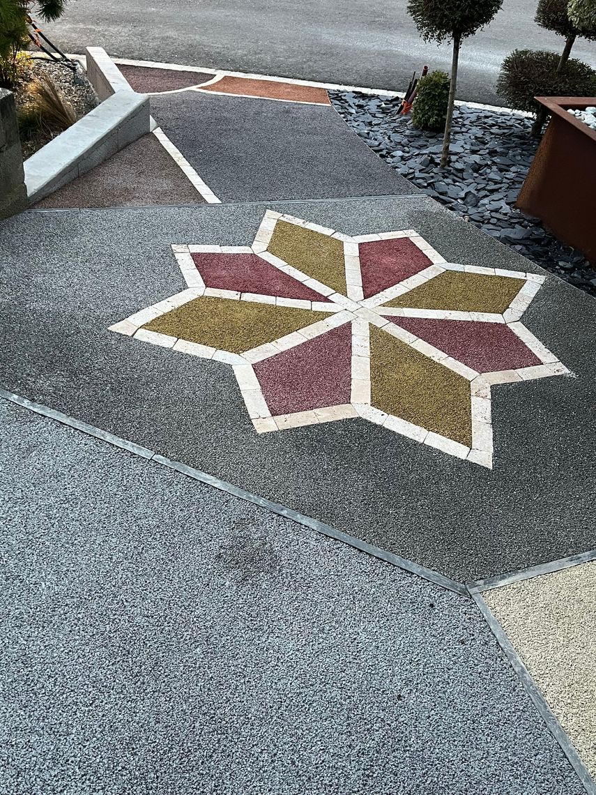Un sol drainant avec un motif floral