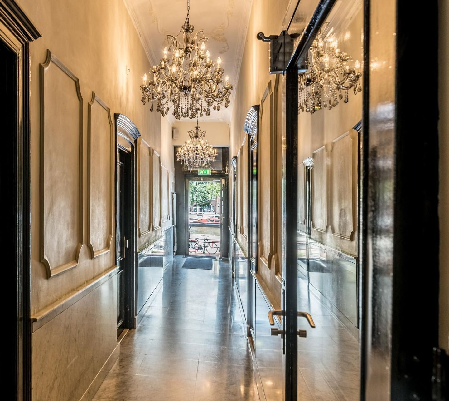 Hotel Amstelzich Amsterdam entrance 