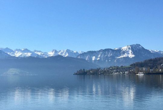 Gruppe von Menschen unterhält sich