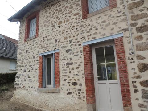 Mur en pierre rejointé