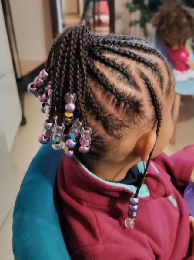 Tresses collées sur enfants