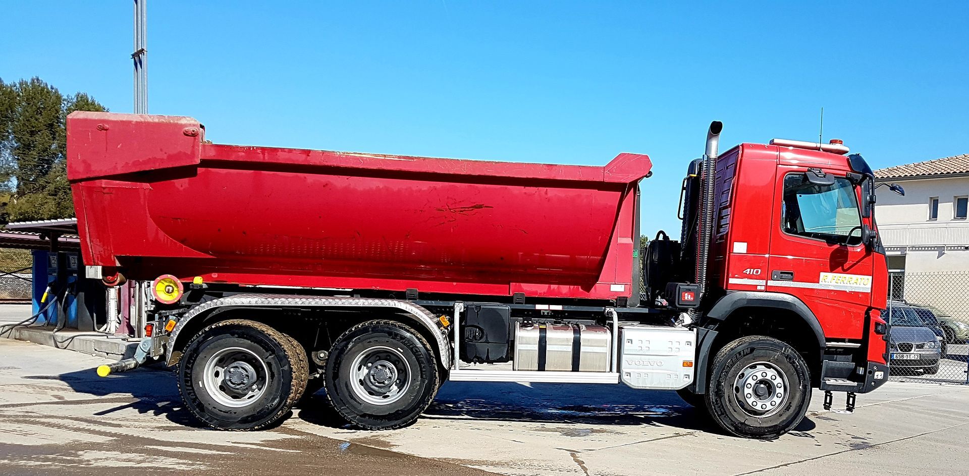 Camion 6x4 ampliroll avec benne