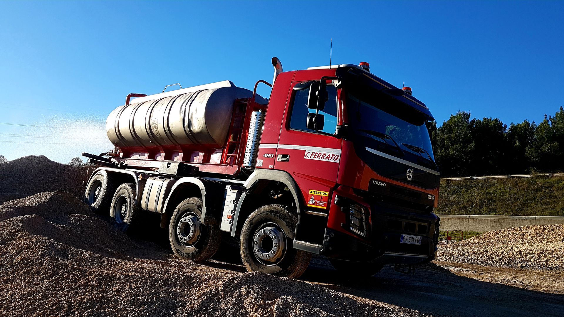 Camions 8 x 4 avec citerne