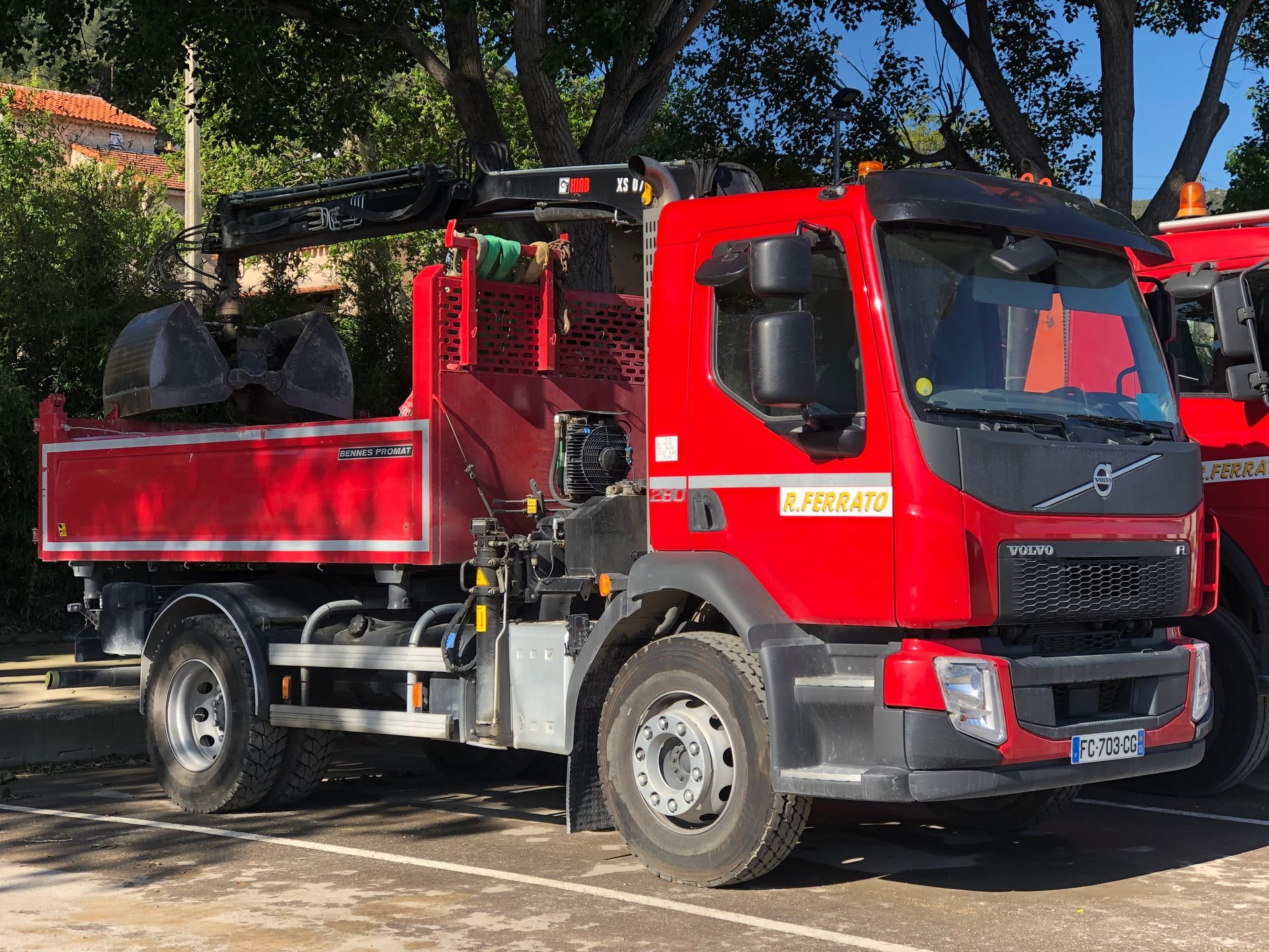 Camion 4x2 grue avec télécommande