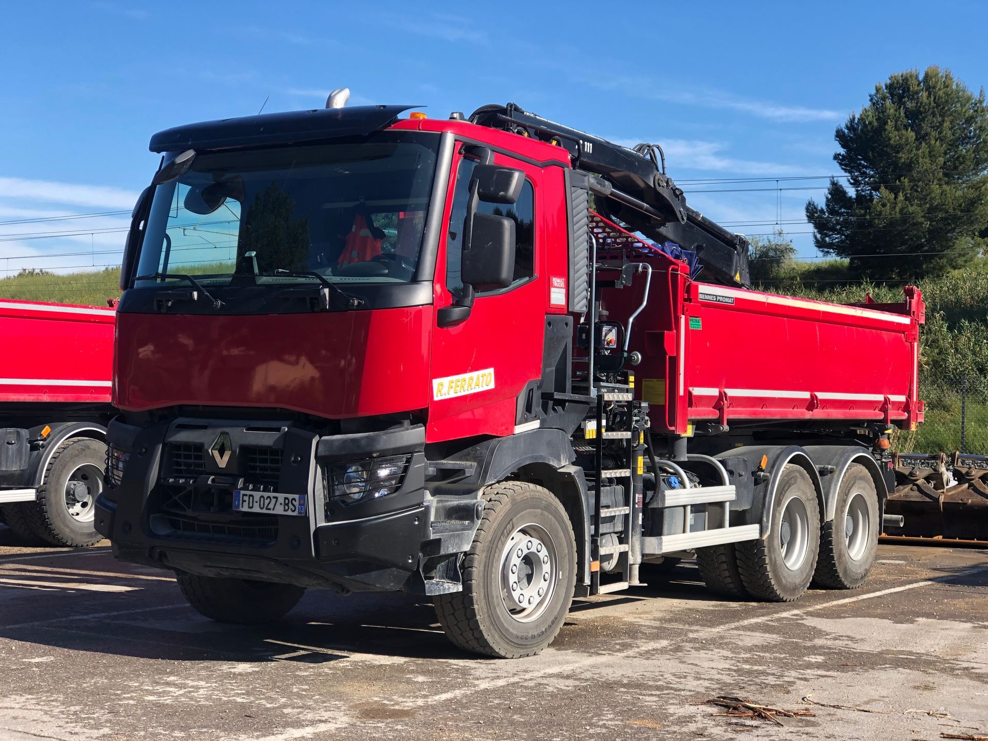 Camions 6 x 4 avec benne preneuse
