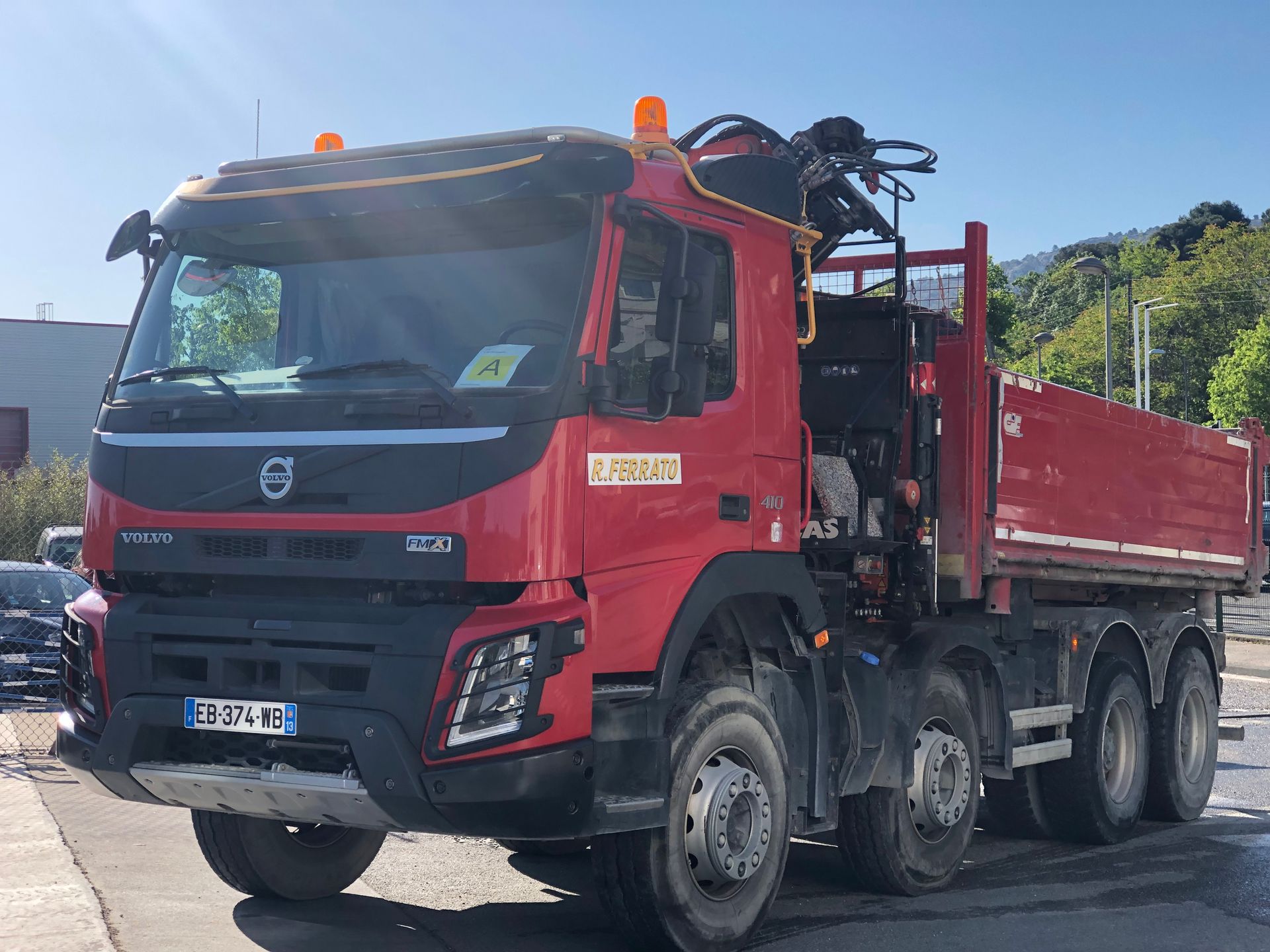 Camions 8 x 4 grue