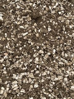 mélange terre pierre