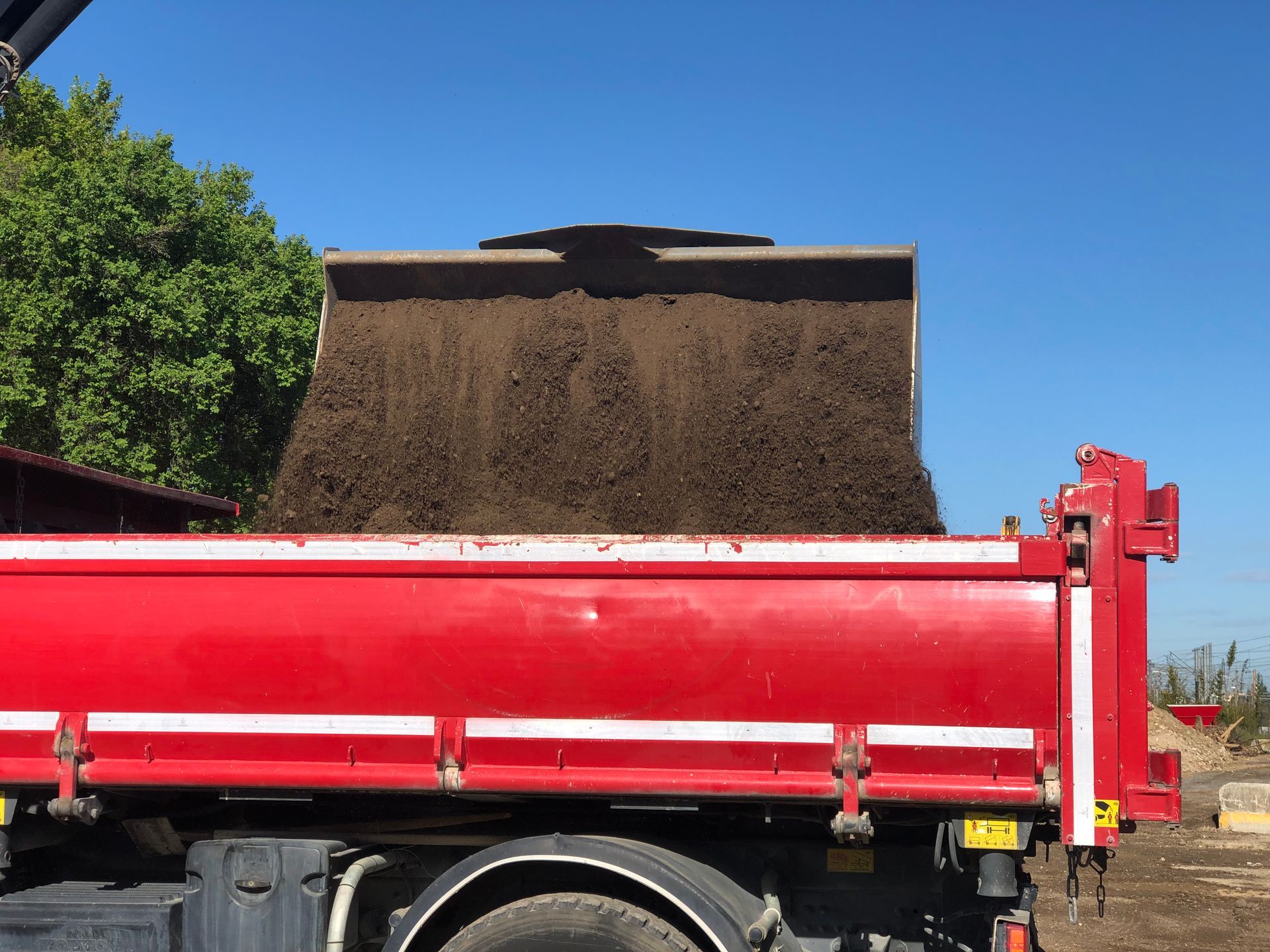Terre végétale enrichie livré en camion