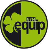 Un logotipo circular con un tr&eacute;bol de cuatro hojas verde a la izquierda 