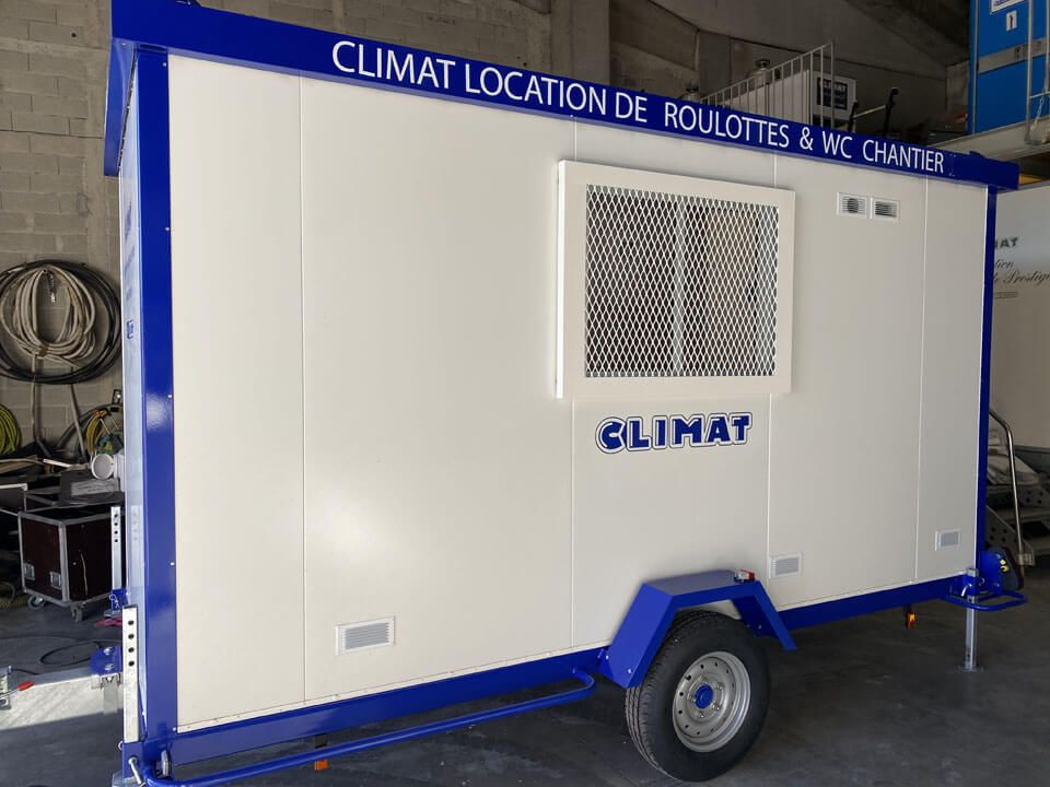 Photo de 3/4 face de la moyenne roulotte de chantier