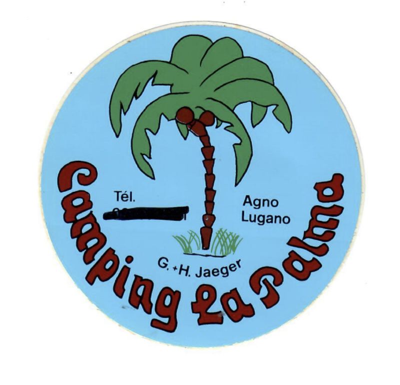 Il logo del campeggio la palma ha una palma sopra