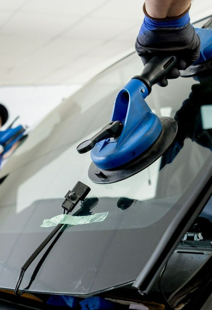 Des ventouses sur un pare-brise