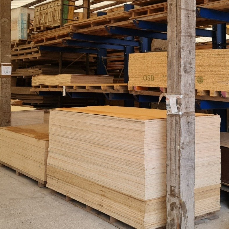 Panneaux de bois découpés à la demande