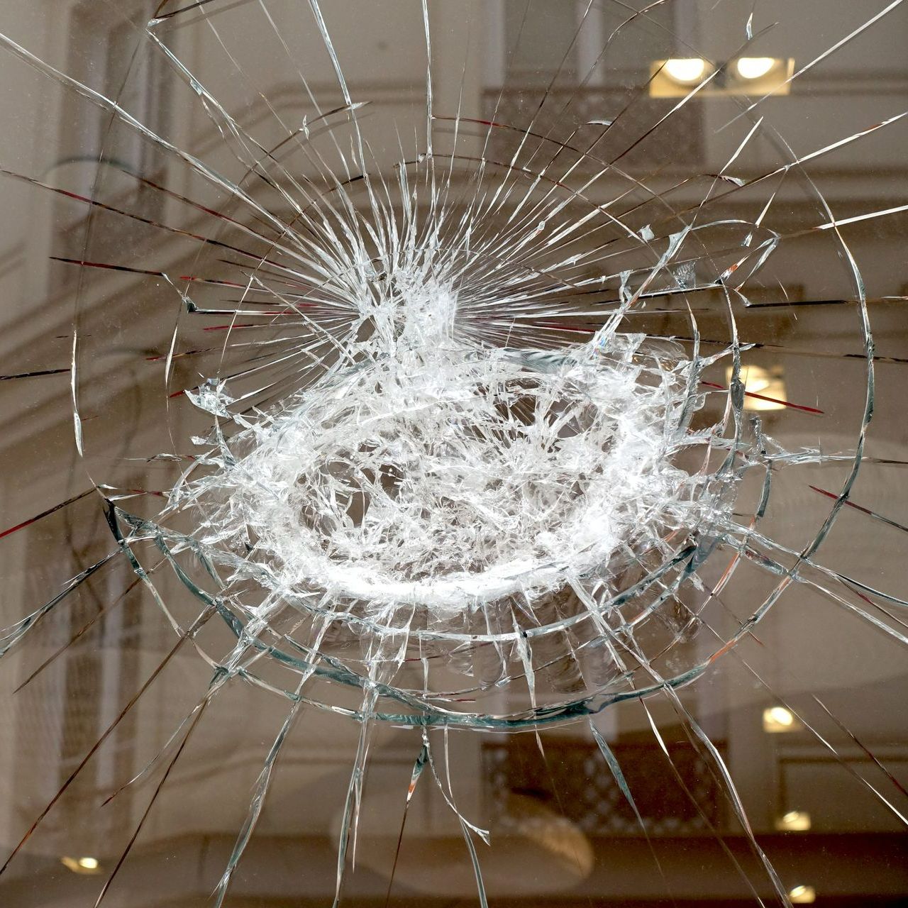 Impact sur une vitrine