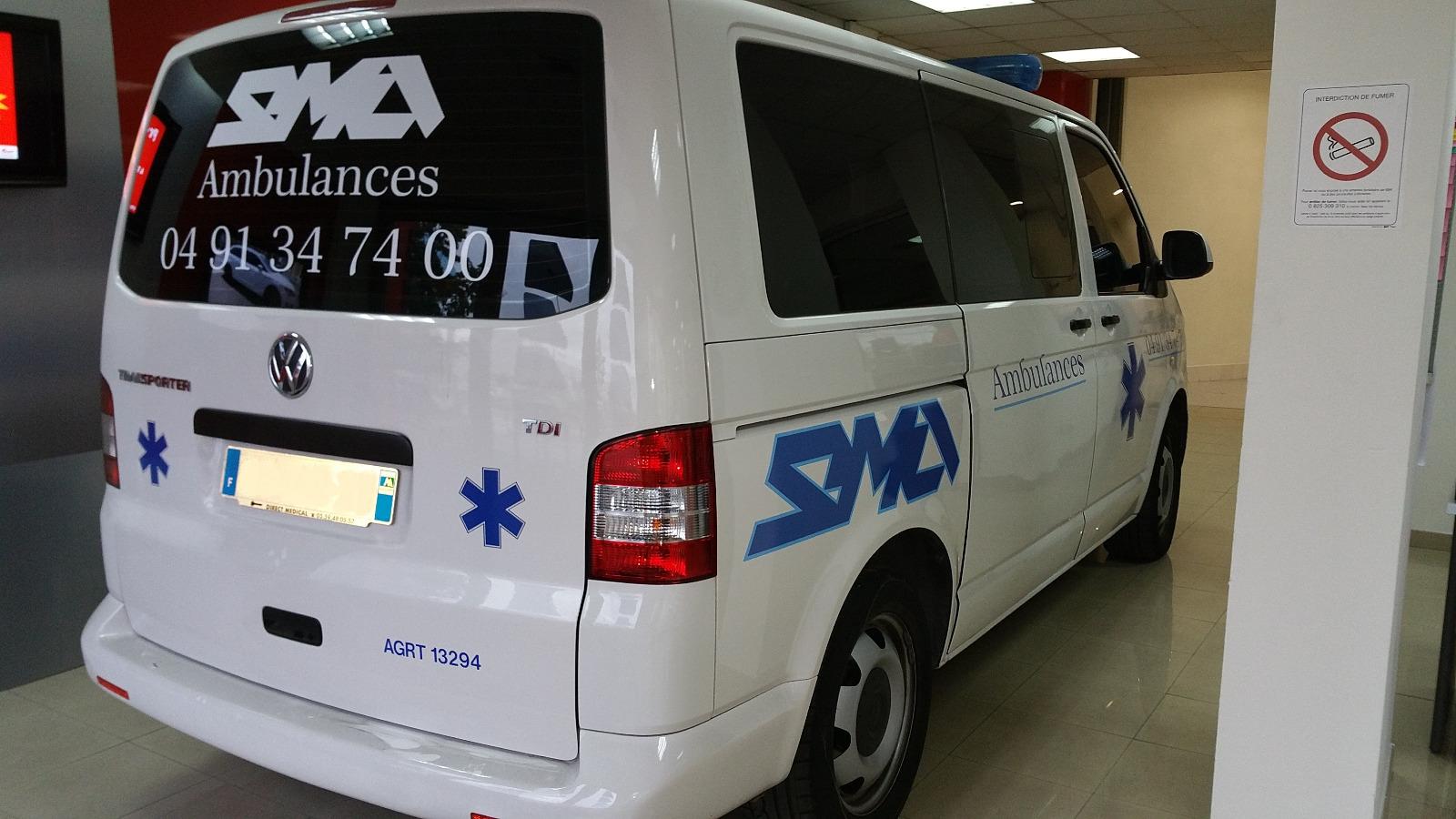 Marquage adhésif d'une ambulance