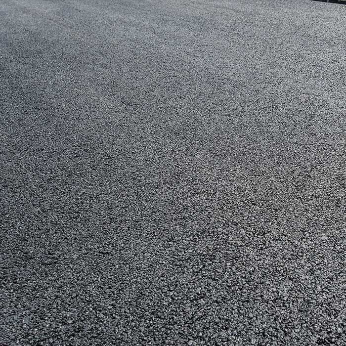 Une allée en cours de construction