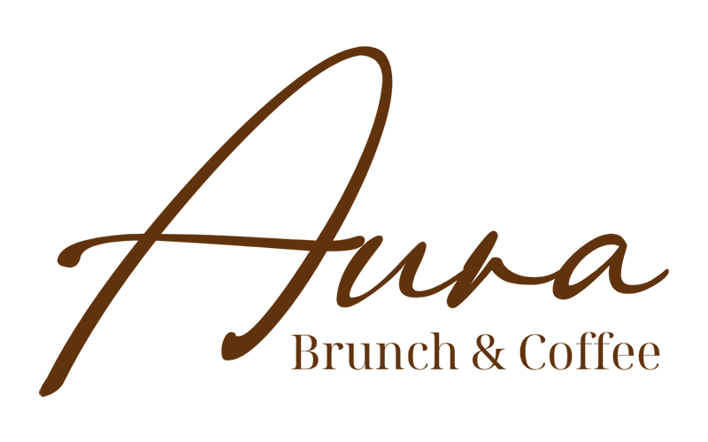Logotipo de Aura Brunch & Coffee en letra cursiva marr&oacute;n sobre fondo claro