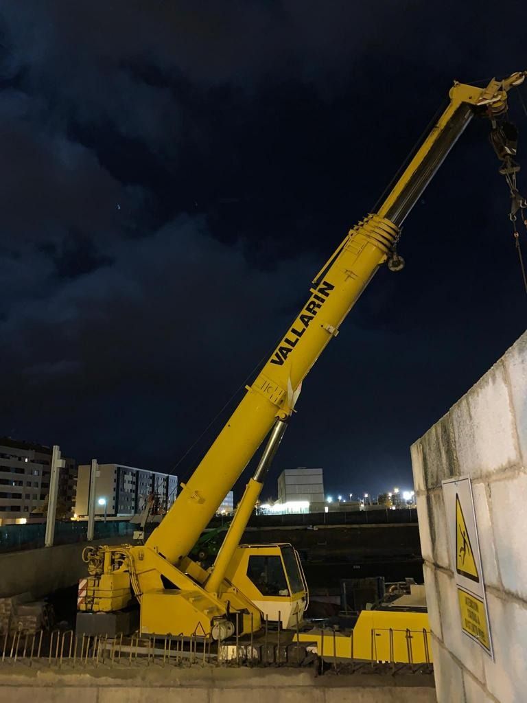 Una grulla amarilla con la palabra willarin escrita en ella