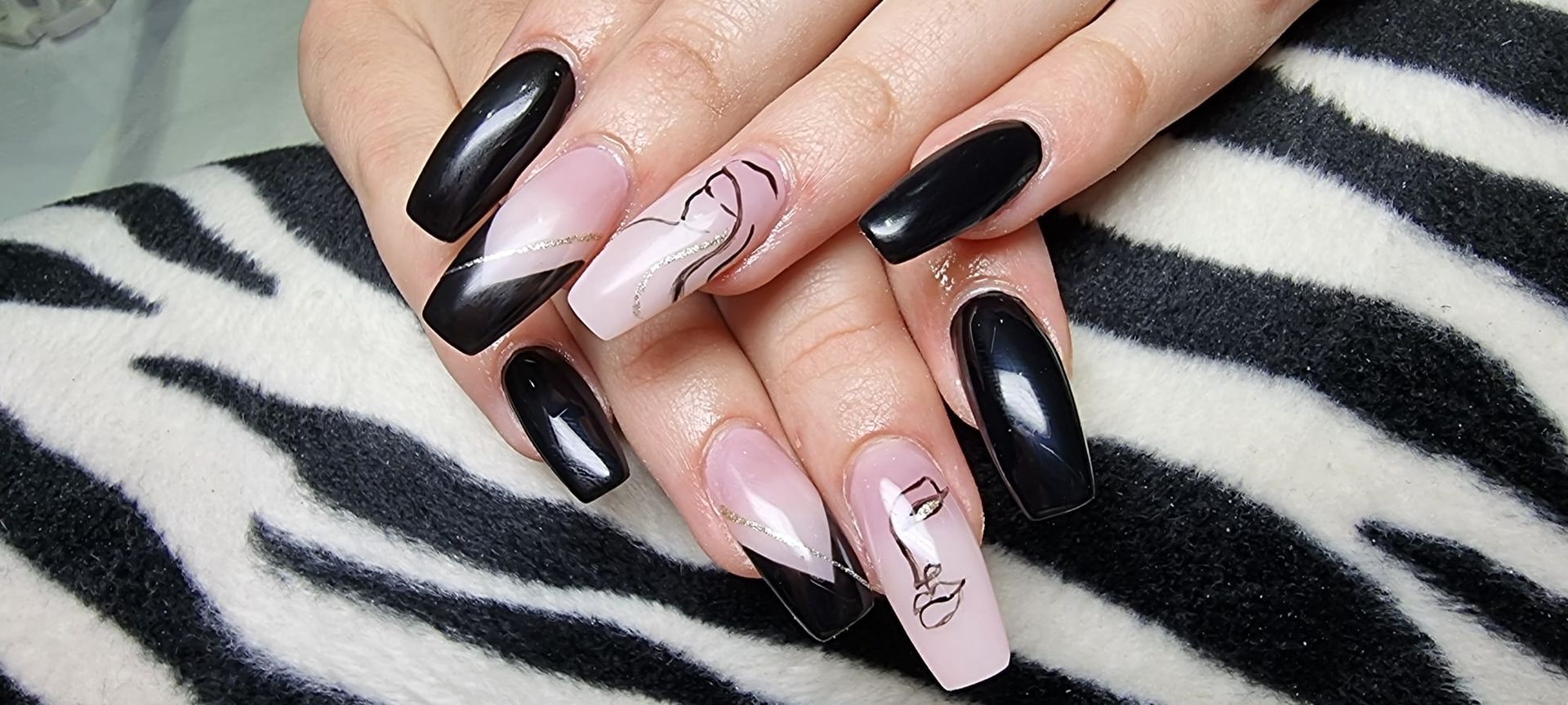 Nail art noir et naturel sur ongles long par Perfect Touch Albi