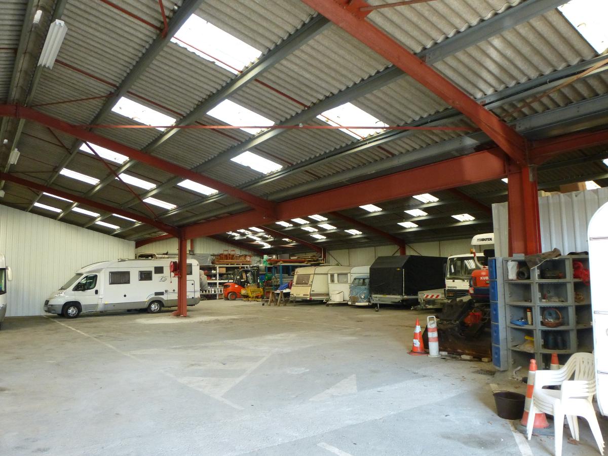 Contrôle de la couverture métallique d'un garage de voiture à Bayonne