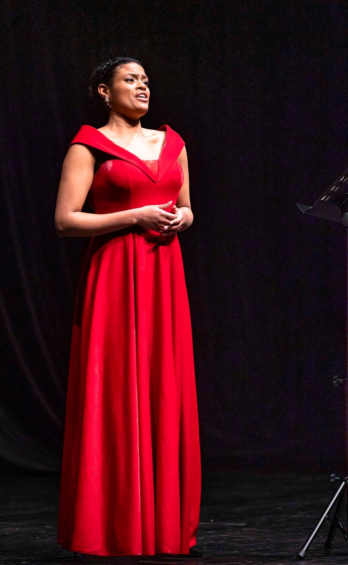 Chanteuse sur scène