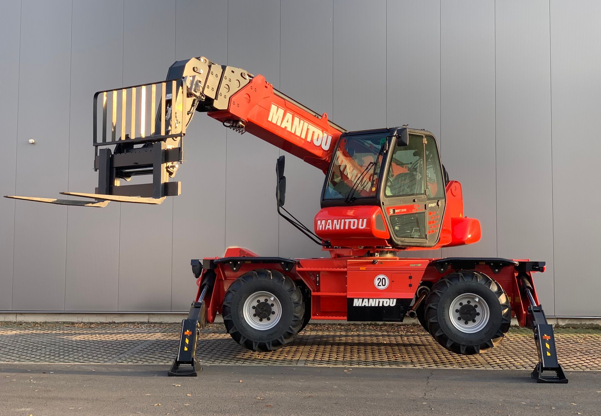 Müller Arbeitsbühnen Teleskopstapler Manitou MRT 2145