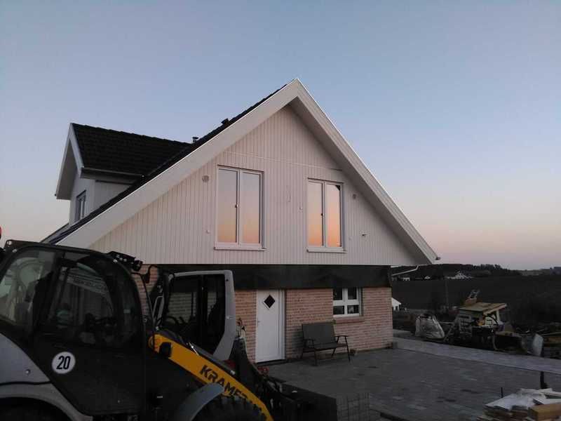 Deckender Holzanstrich