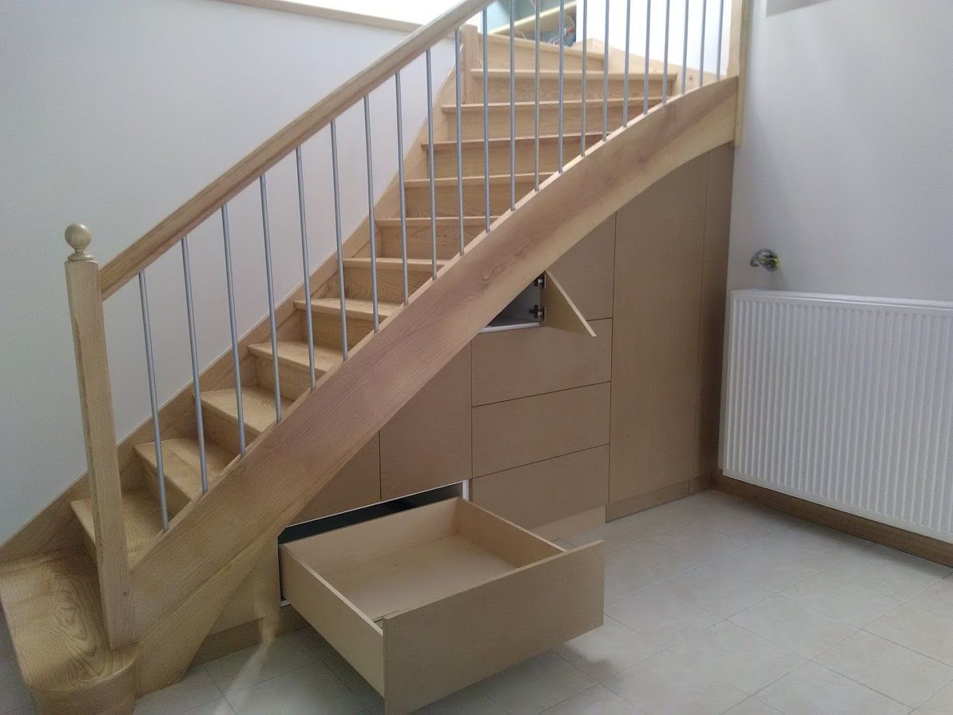 Escalier placard ouvert