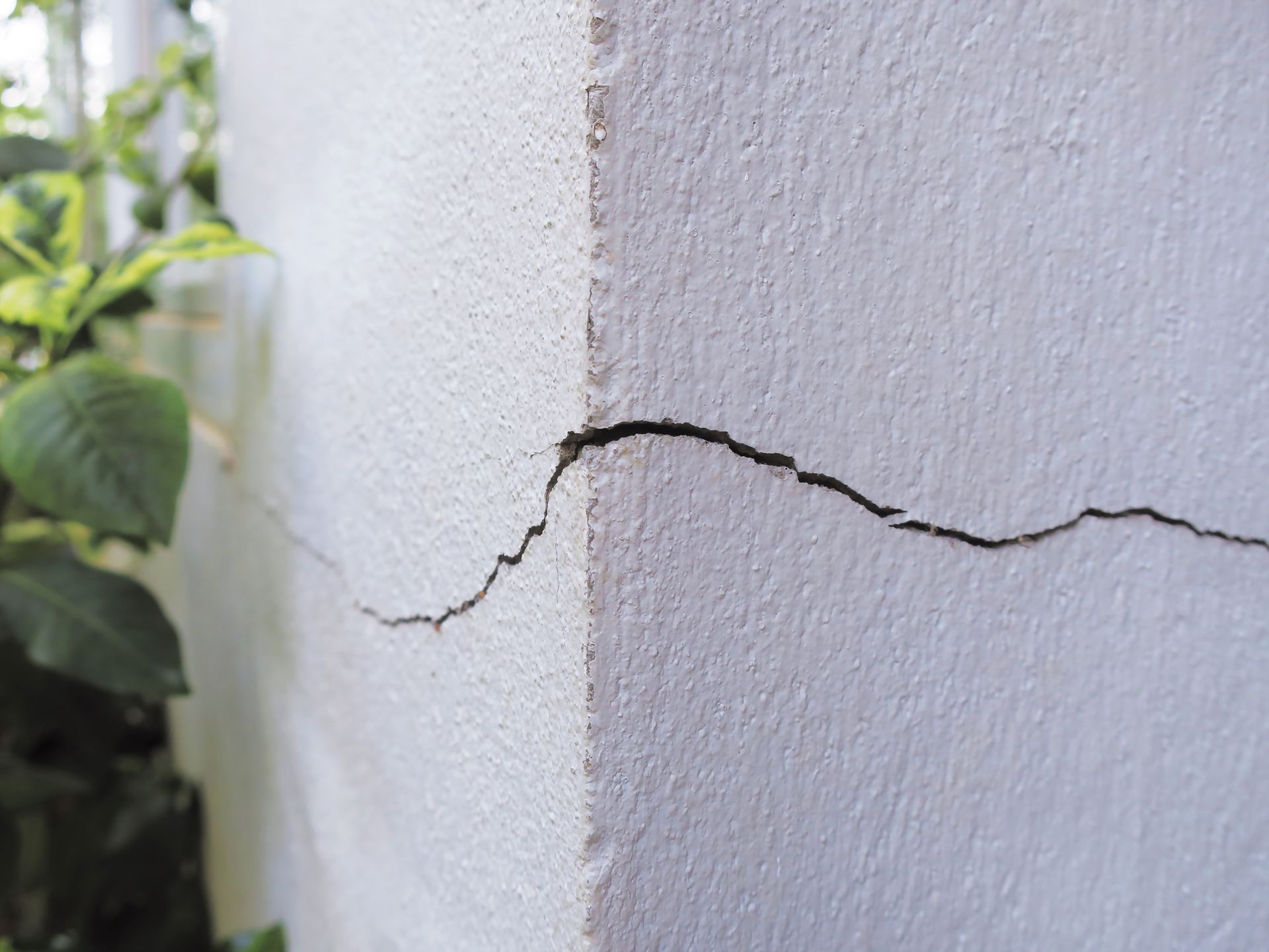 Fissure sur un mur extérieur