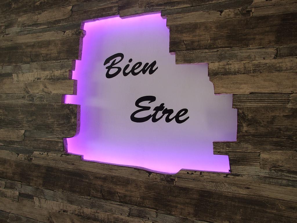 Écriteau  Bien-être - Bien-être au Naturel à Chambéry, institut de beauté aux soins naturels