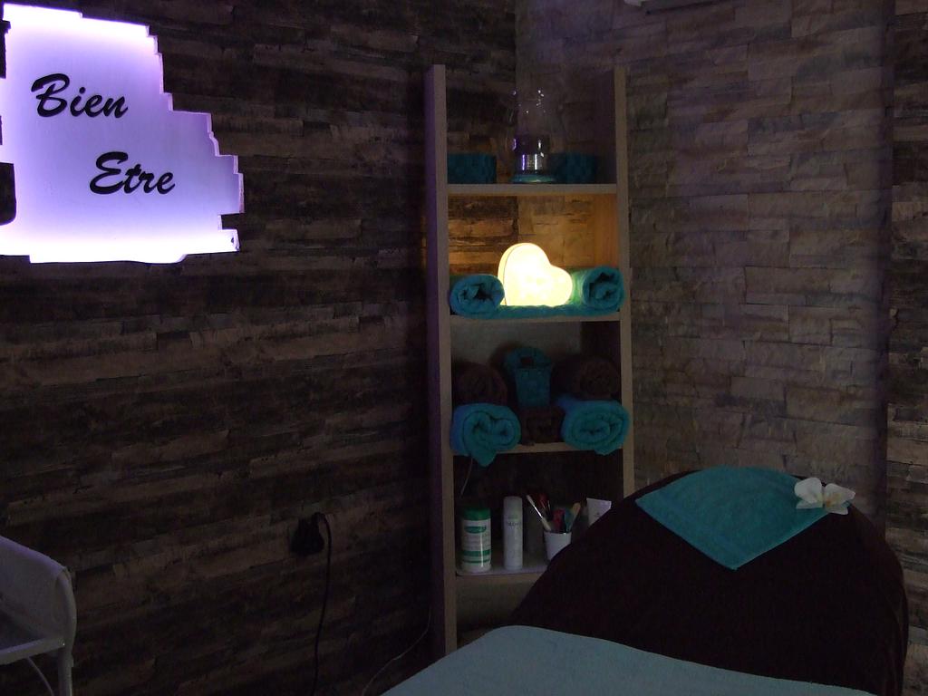 Salle avec lumière tamisée - Bien-être au Naturel à Chambéry, institut de beauté aux soins naturels
