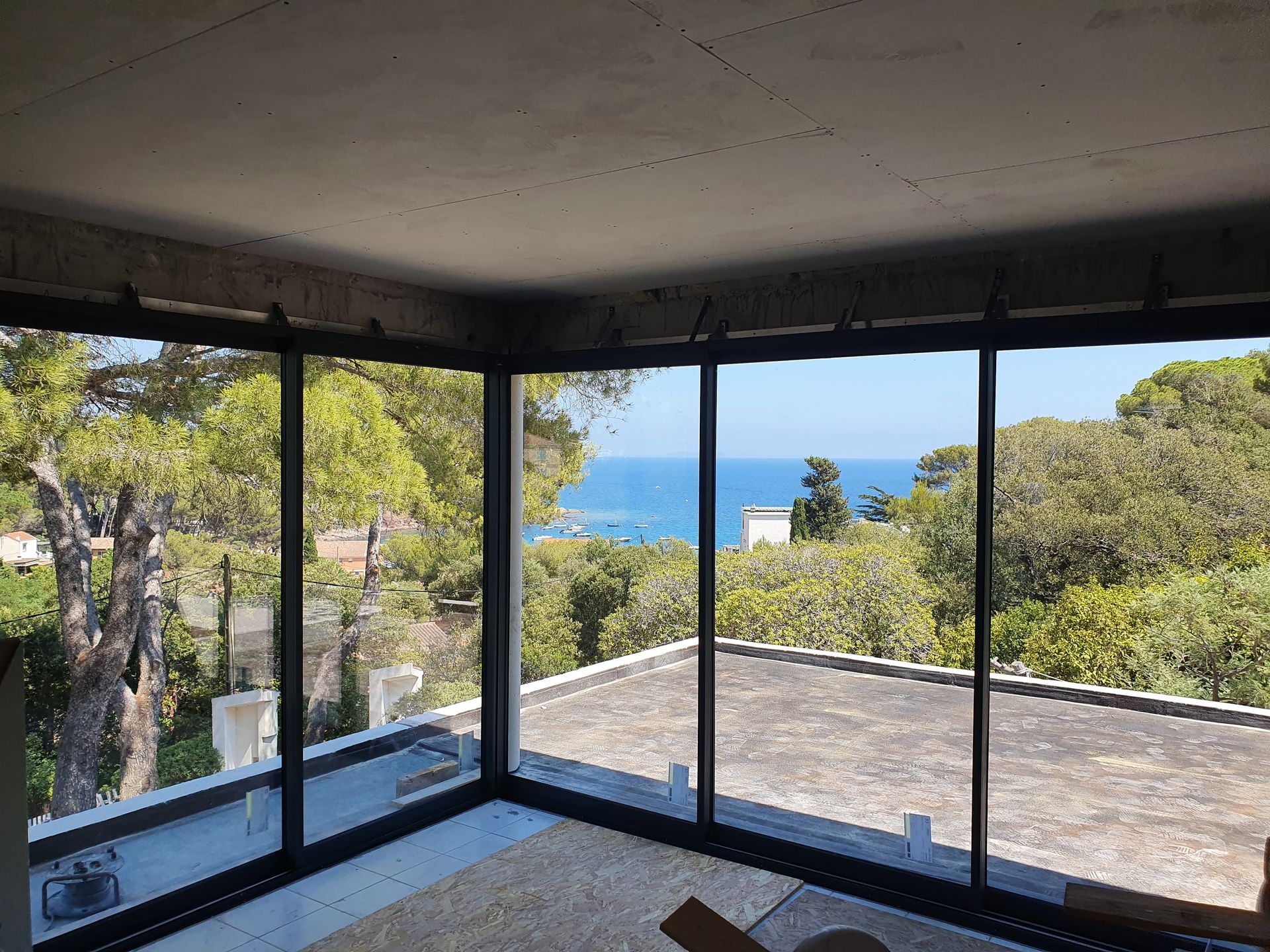 Baie coulissante en aluminium