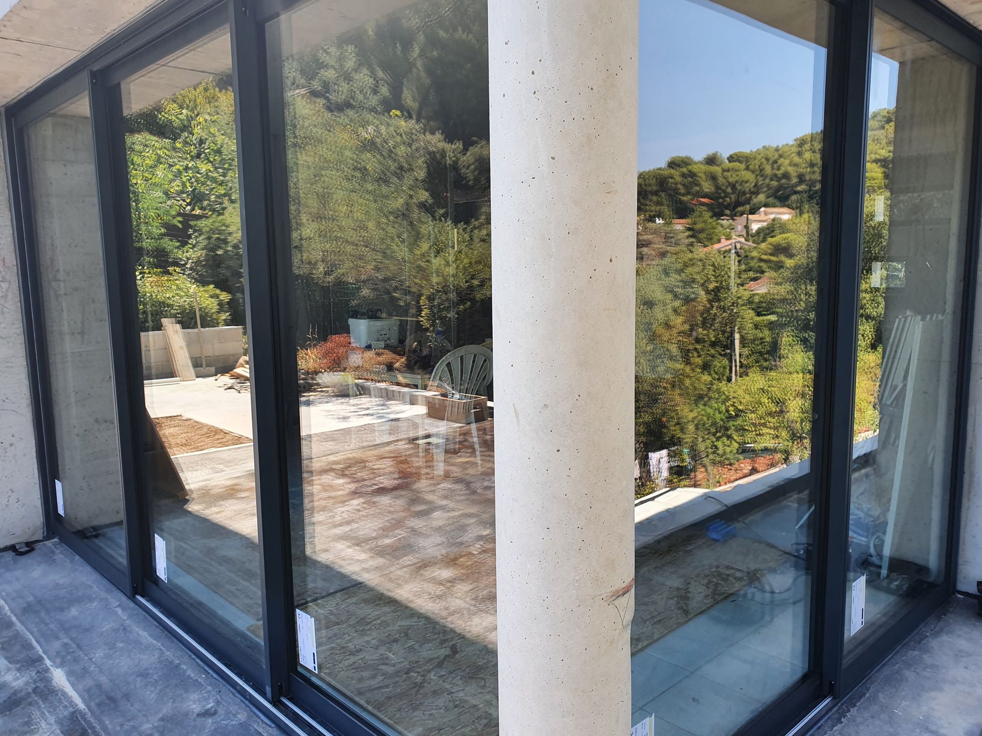 Coulissant aluminium vu de l'extérieur