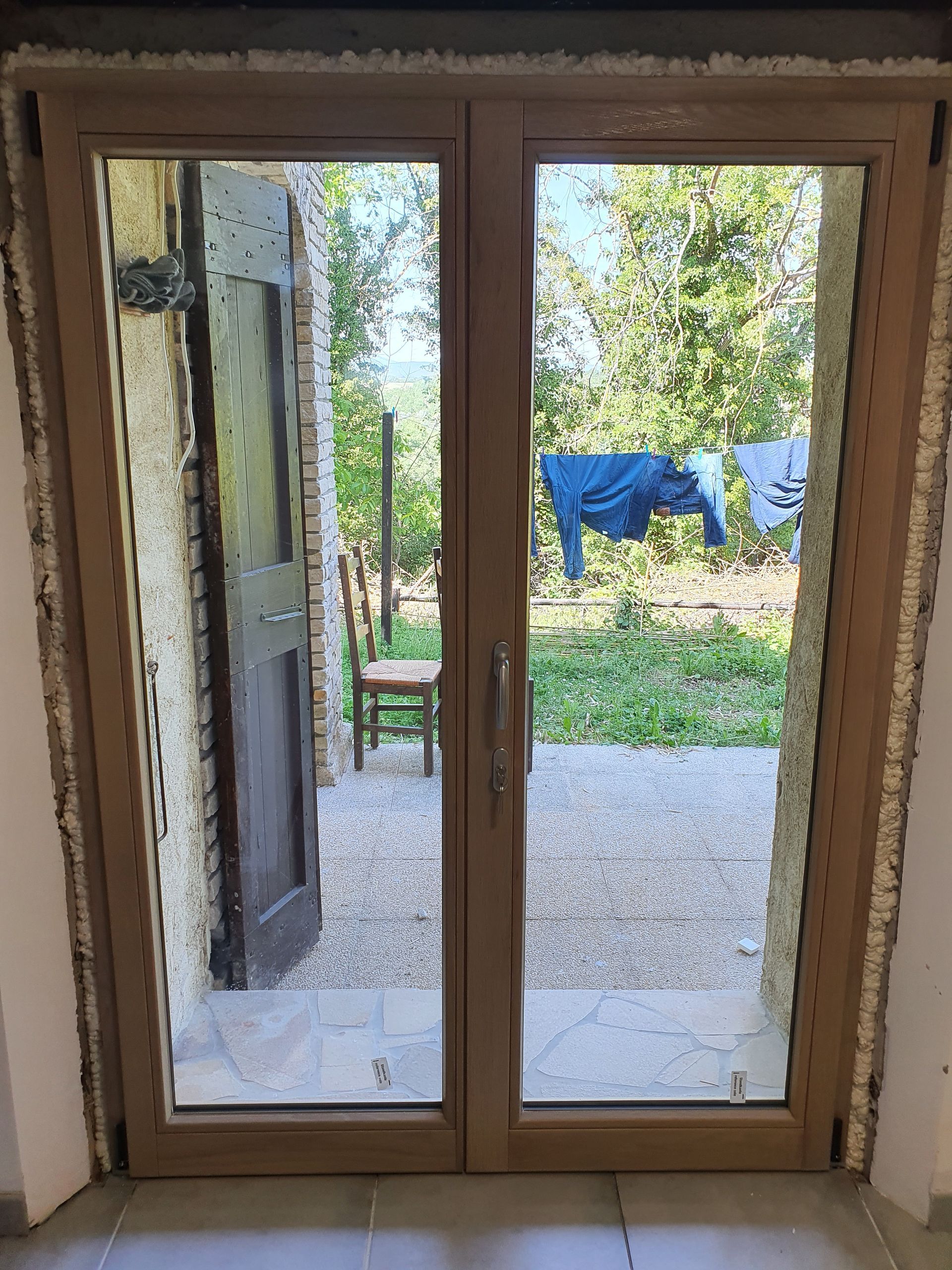 Porte-fenêtre en bois