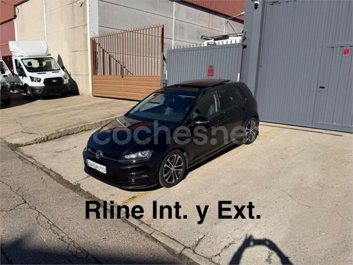 Furgoneta Citroën de color blanco con 118.000 km, aparcada sobre hormigón en un entorno industrial, con parachoques negro.