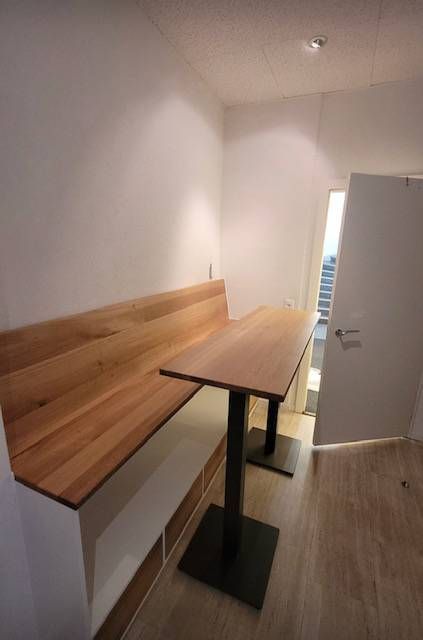 Holzbar und Sitzbank  von der Schreinerei Hanselmann GmbH