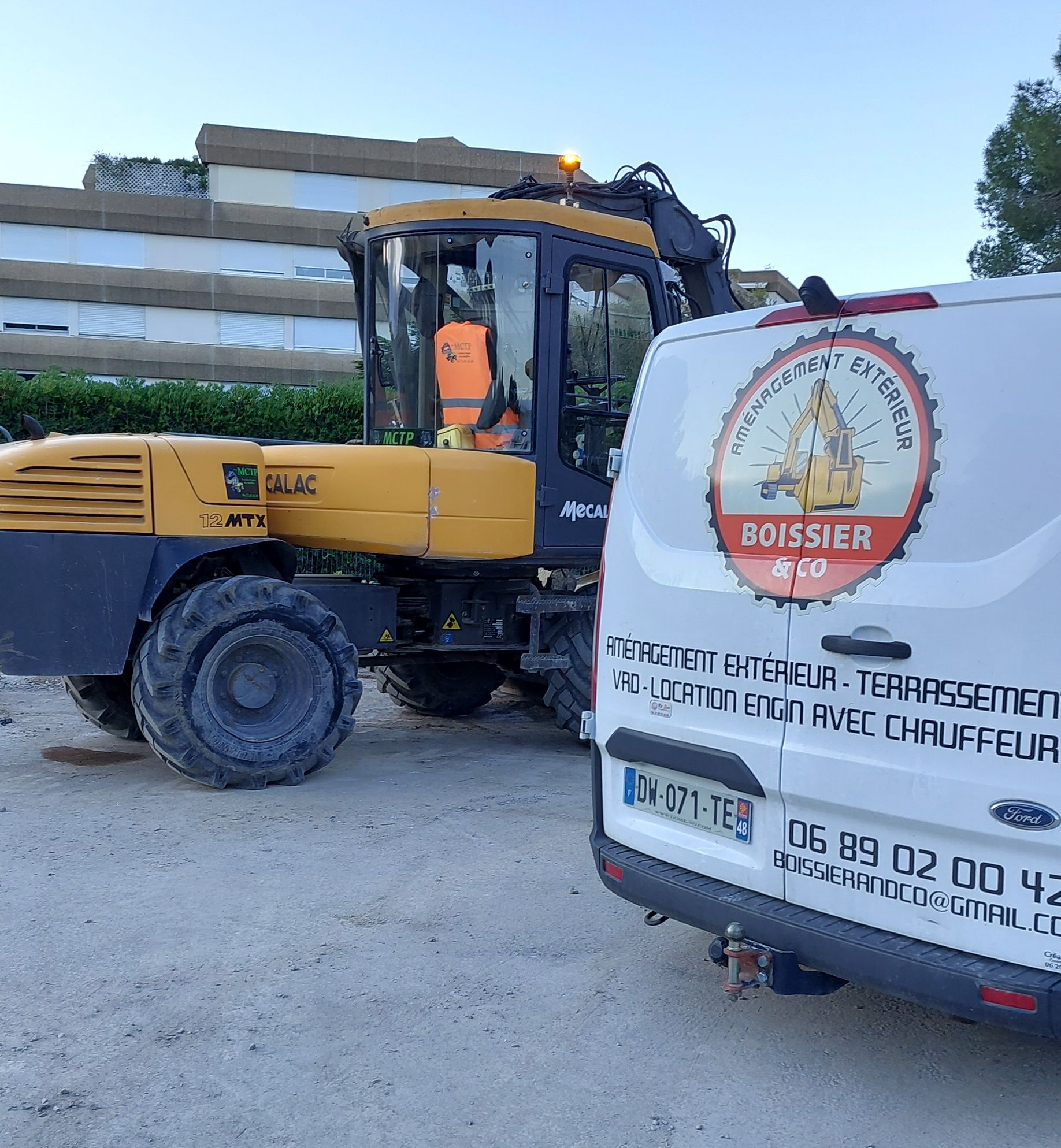 Véhicules de l'entreprise BOISSIER&CO Aménagement Extérieur