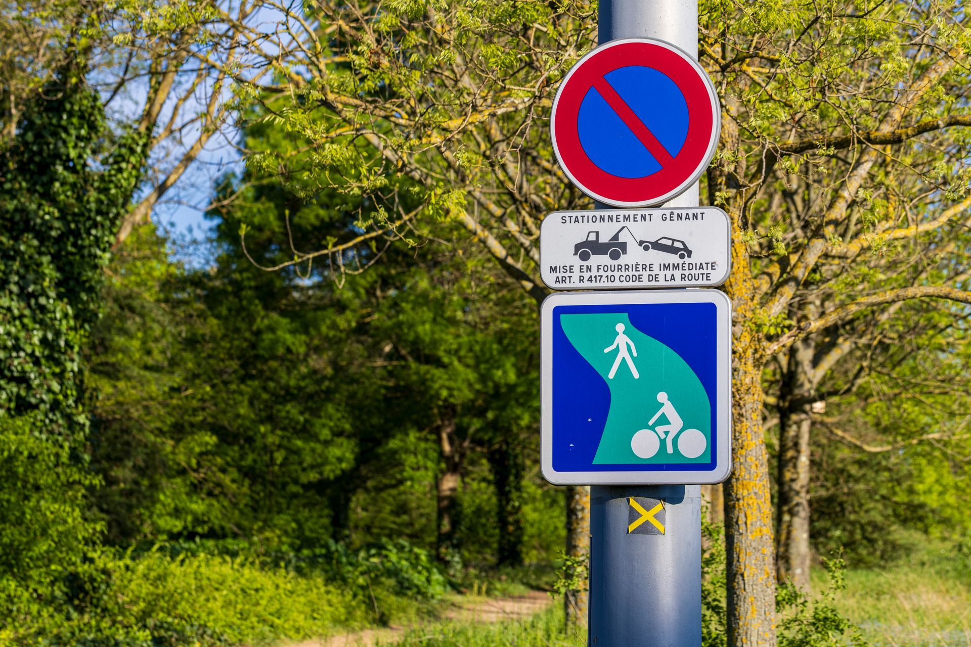 Des panneaux d'information