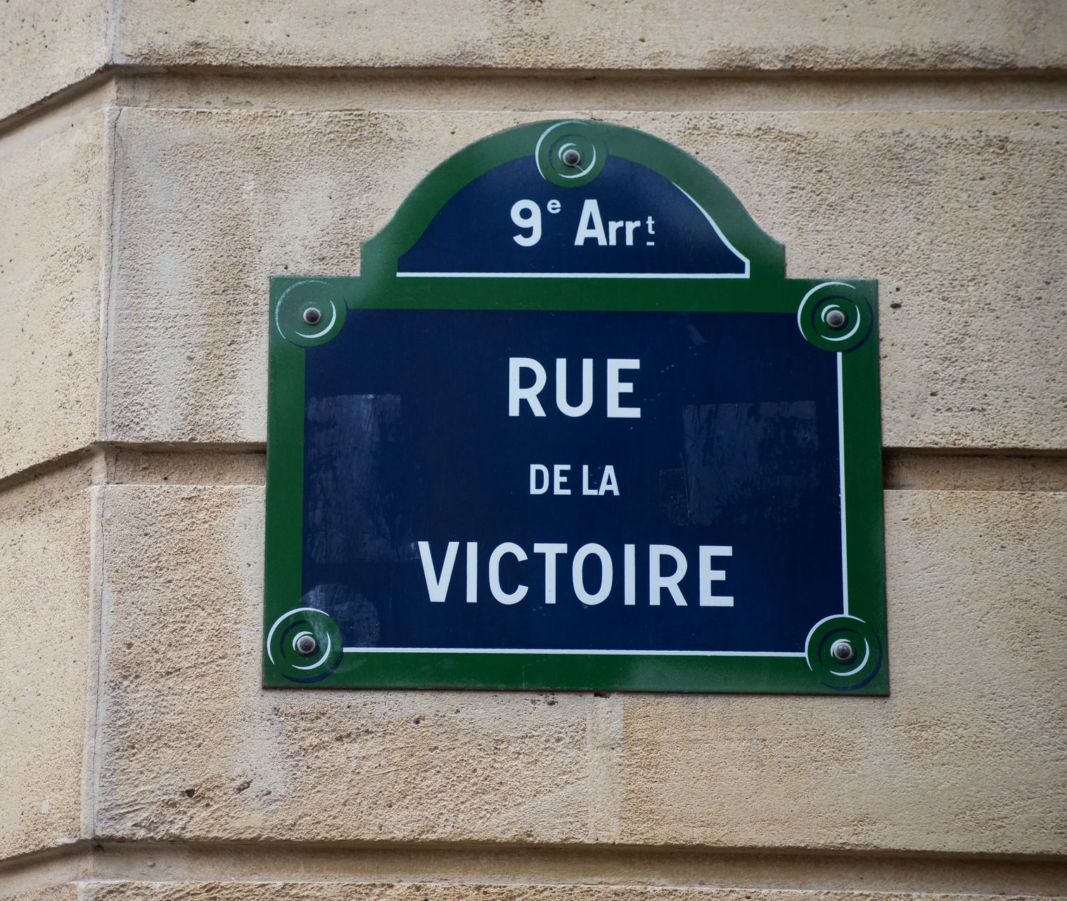 Une plaque de rue du 2e arrondissement