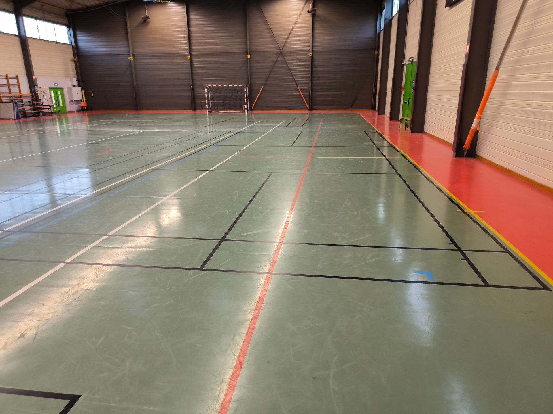 Sol avec tracés d'un gymnase