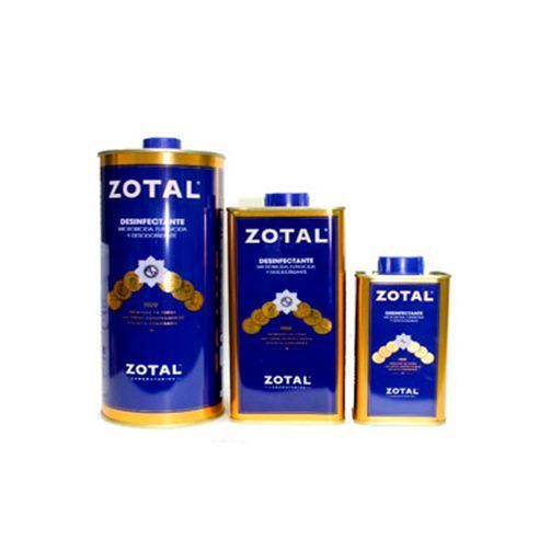 Hay tres botellas de Zotal una al lado de la otra.