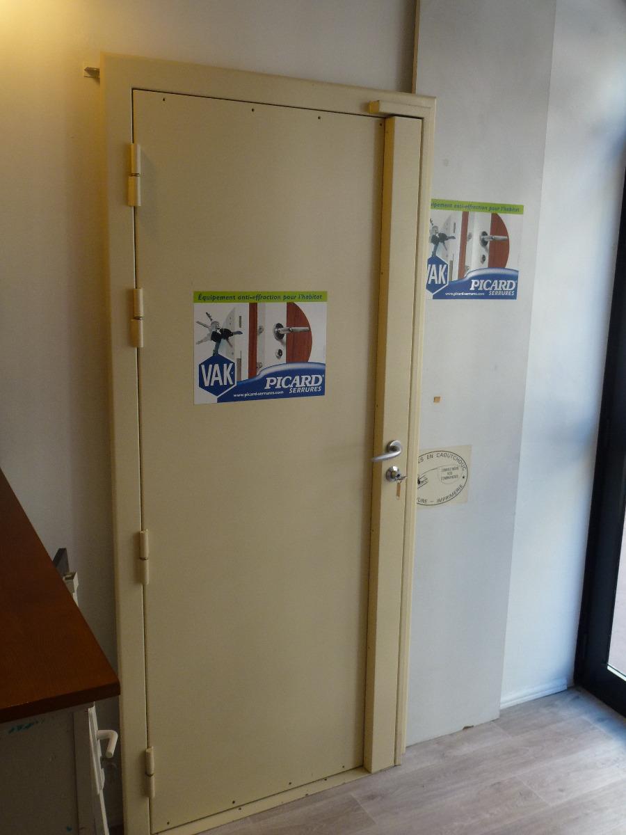 Pose de portes de sécurité